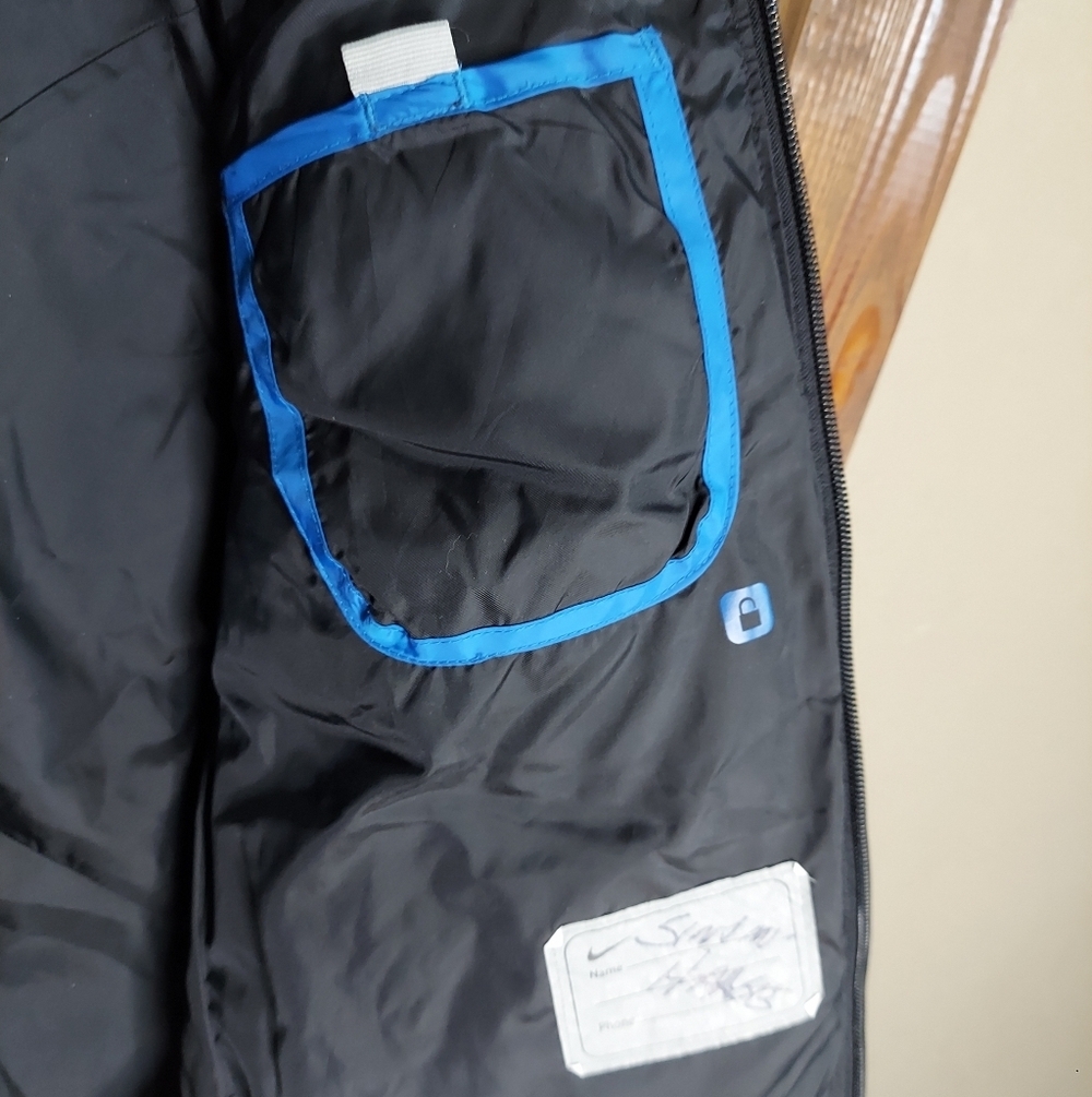 Nike Black and Blue Puffer Vest - Picture 5 of 5